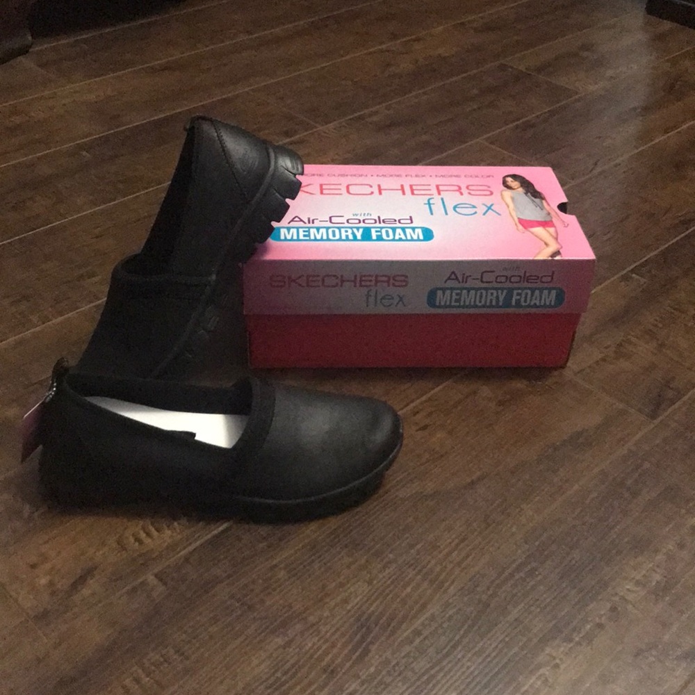 Sketchers flex memory foam shoe